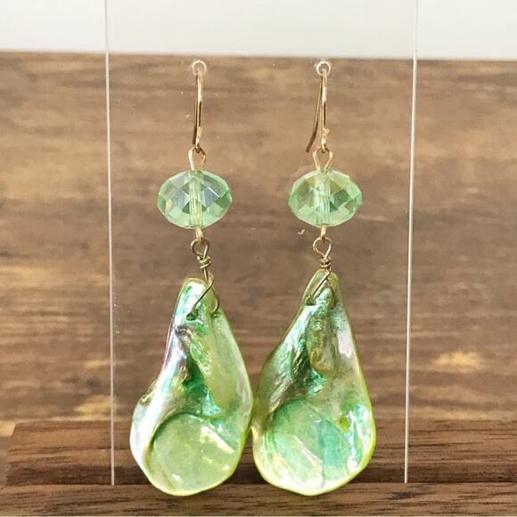 Mother Of Pearl Shell AB Crystal Glass Faceted Bead Gold Tone Drop Earring Green - Picture 1 of 15